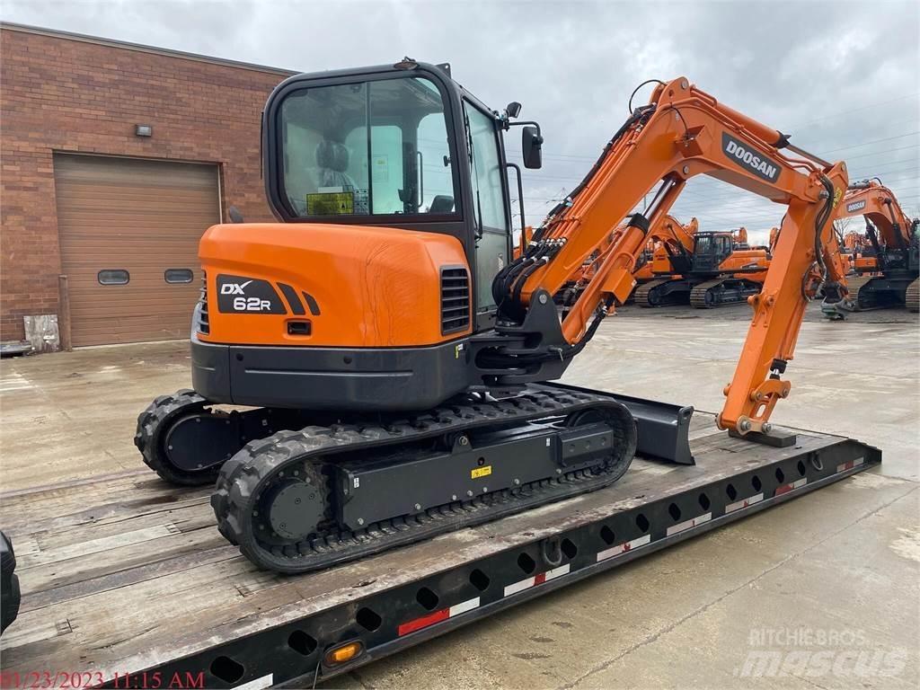 Develon DX62R-3 حفارات زحافة