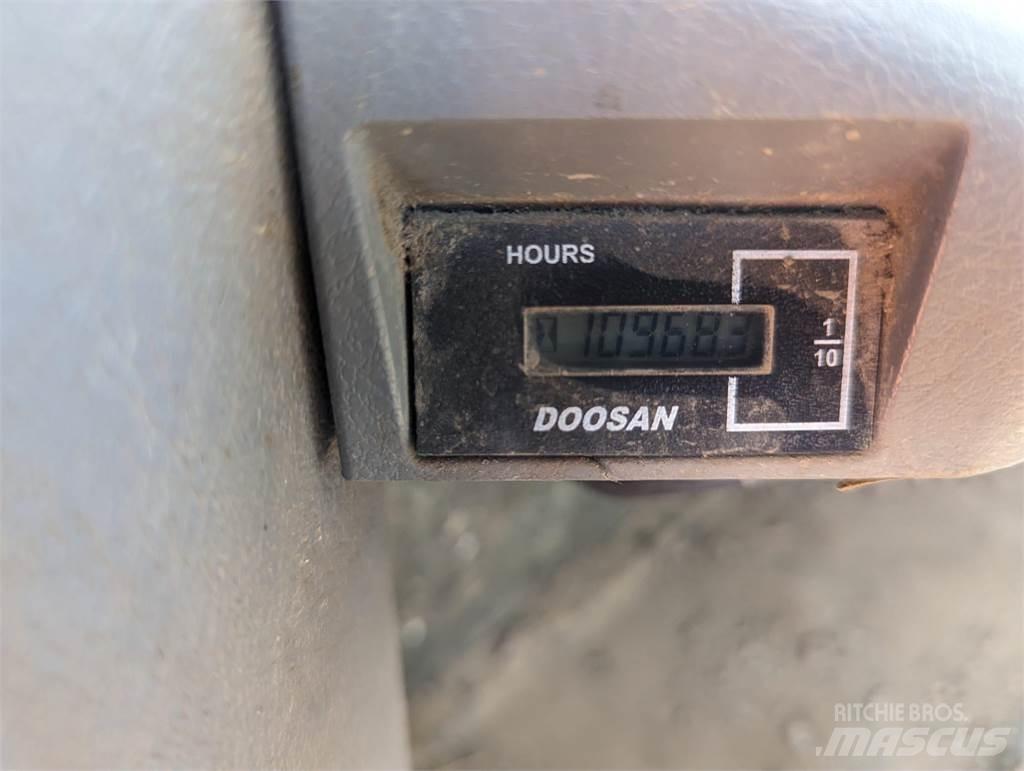 Doosan DL250 لوادر بعجل