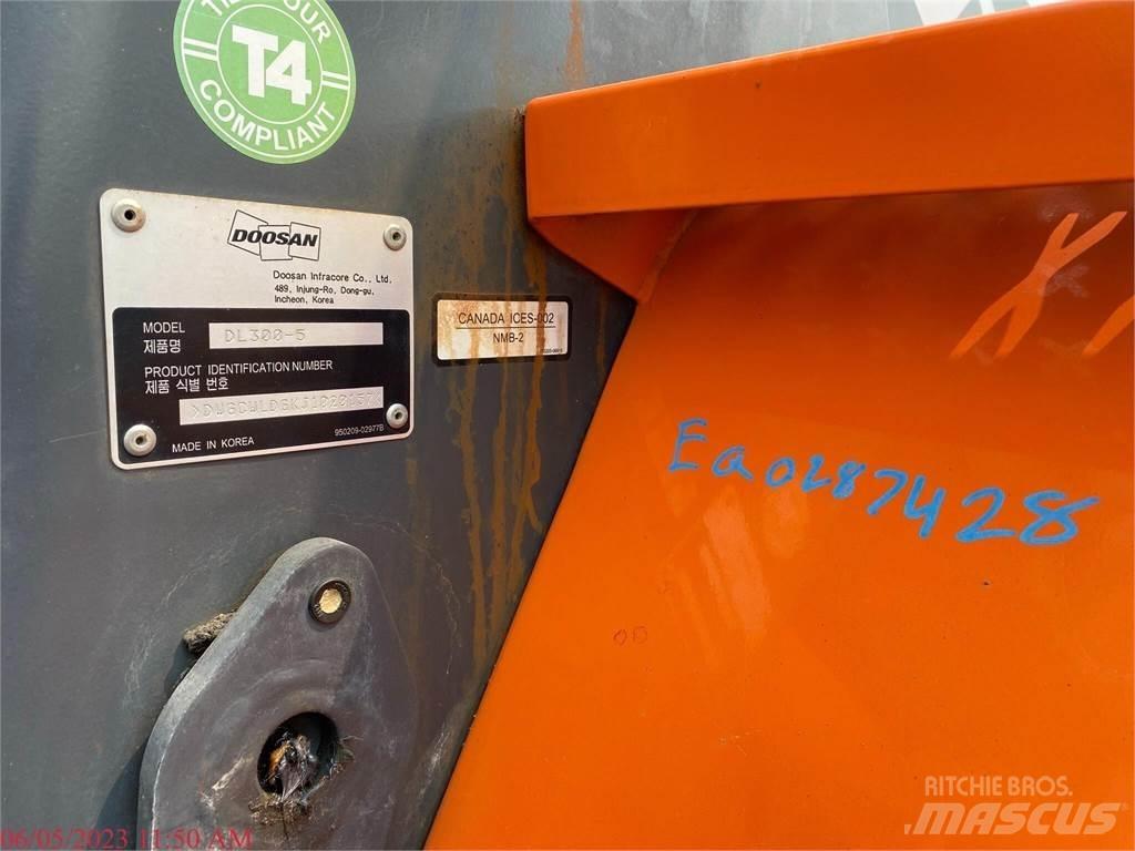 Doosan DL300-5 لوادر بعجل