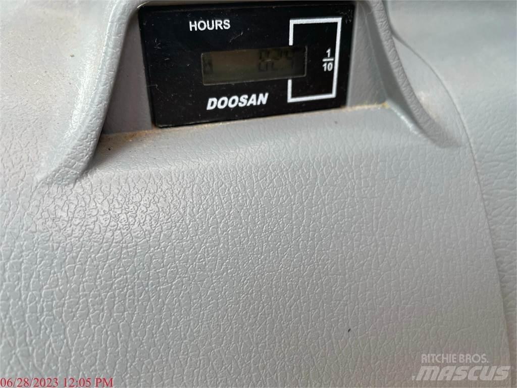 Doosan DX140 LC-5 حفارات زحافة