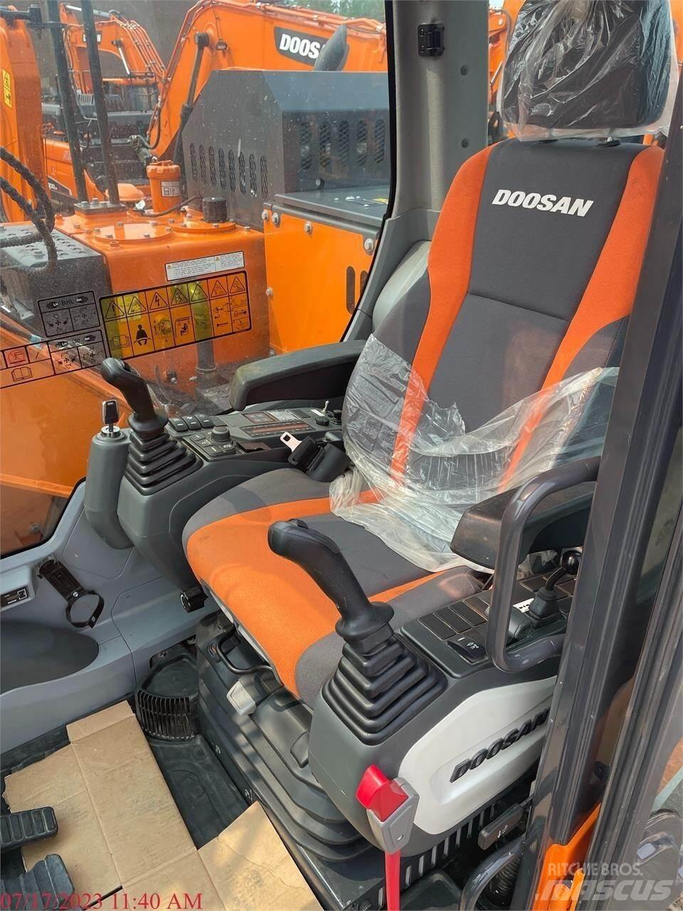 Doosan DX140 LC-5 حفارات زحافة