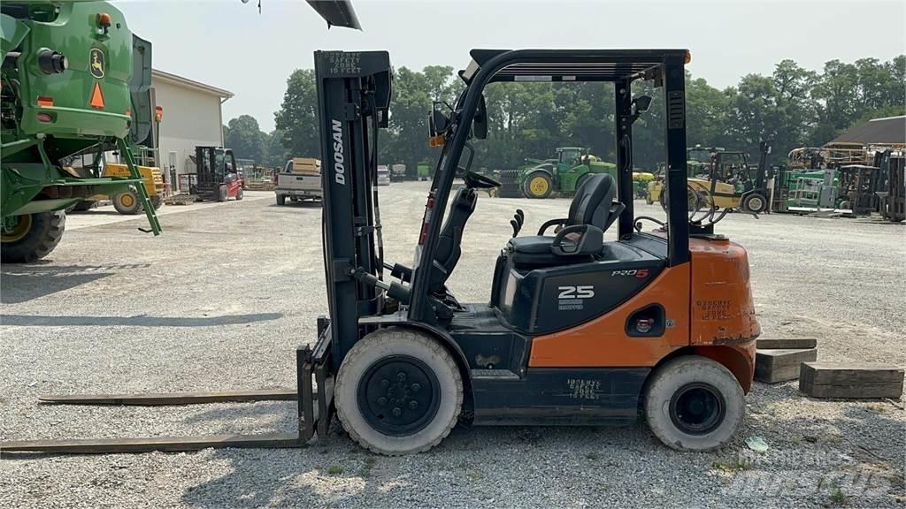 Doosan G25P-5 شاحنات ذات رافعات شوكية - أخرى