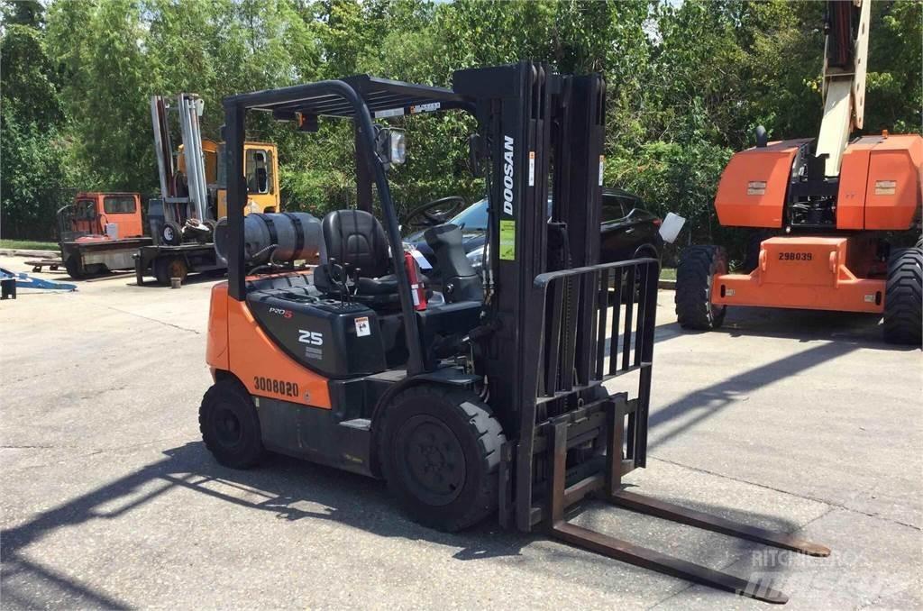 Doosan G25P-5 شاحنات ذات رافعات شوكية - أخرى