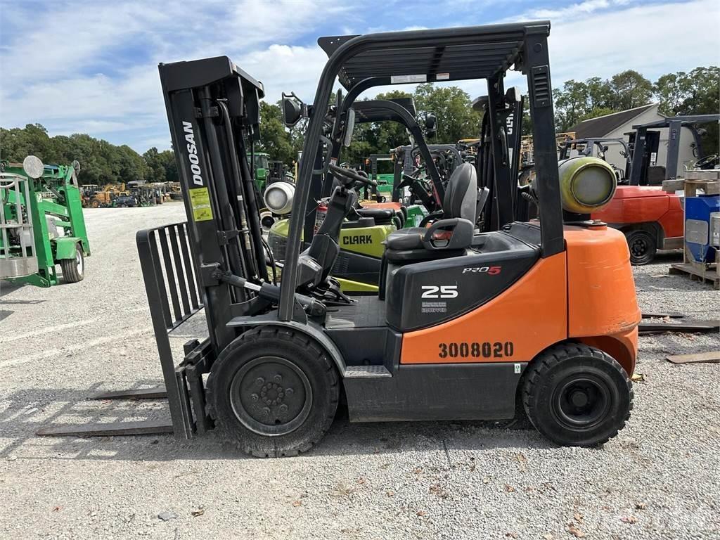 Doosan G25P-5 شاحنات ذات رافعات شوكية - أخرى