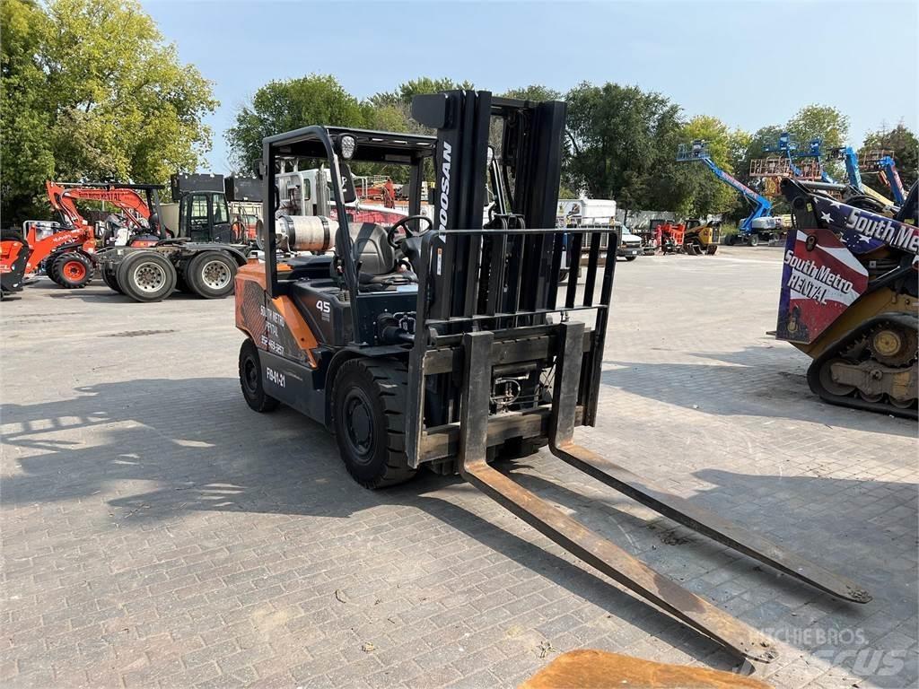 Doosan G45S-7 شاحنات ذات رافعات شوكية - أخرى