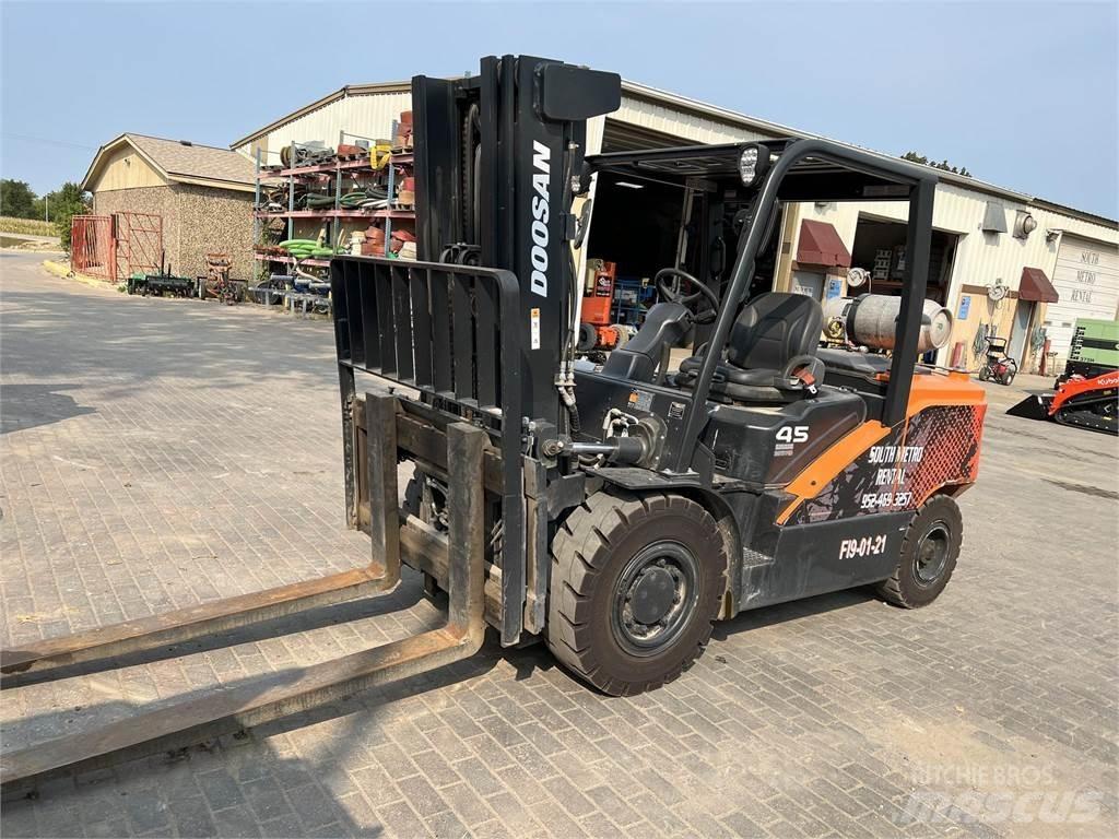 Doosan G45S-7 شاحنات ذات رافعات شوكية - أخرى