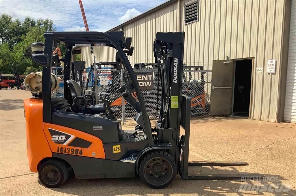 Doosan GC30S-9 شاحنات ذات رافعات شوكية - أخرى