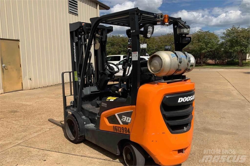 Doosan GC30S-9 شاحنات ذات رافعات شوكية - أخرى