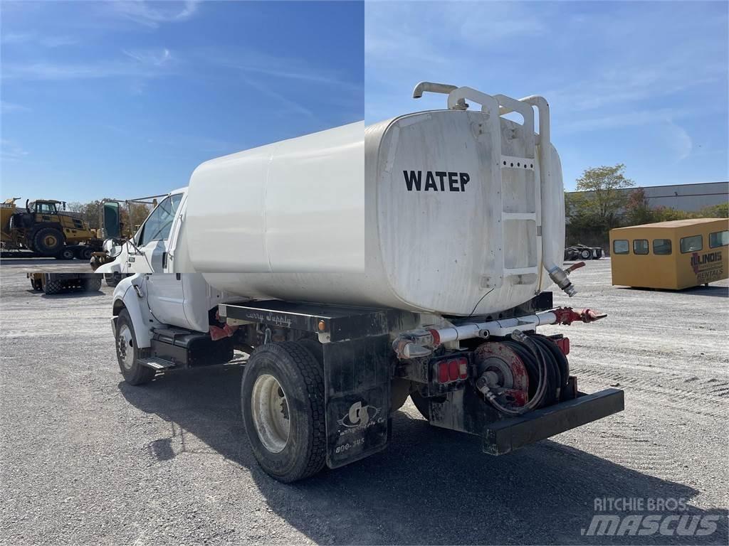 Ford F650 XL SD صهاريج مياه