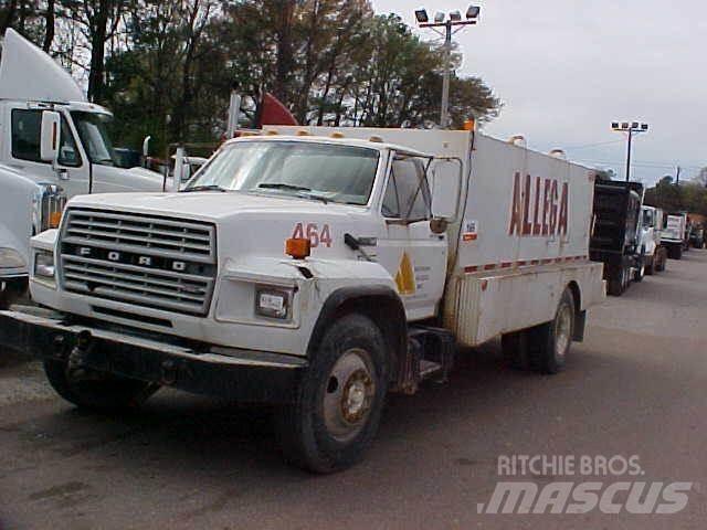 Ford F700 شاحنات ذات صهاريج