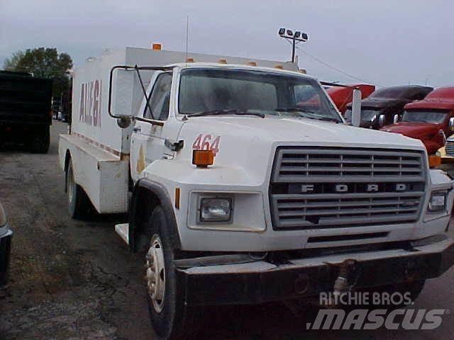 Ford F700 شاحنات ذات صهاريج