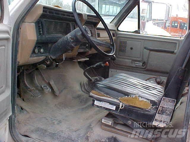 Ford F700 شاحنات ذات صهاريج