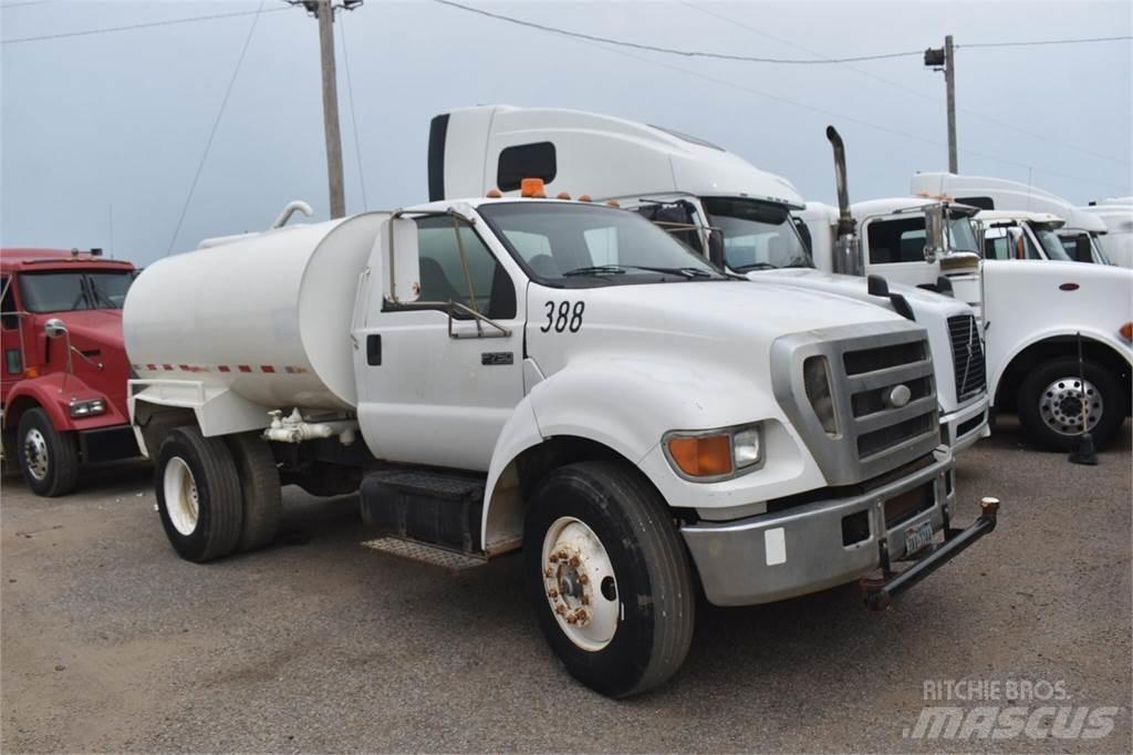 Ford F750 شاحنات ذات صهاريج