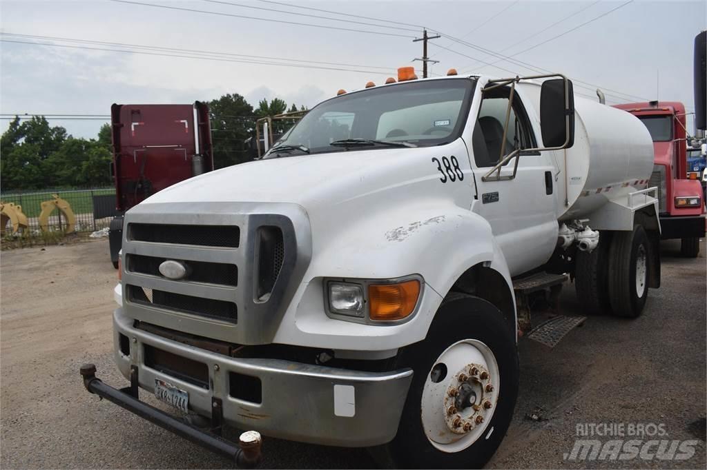 Ford F750 شاحنات ذات صهاريج