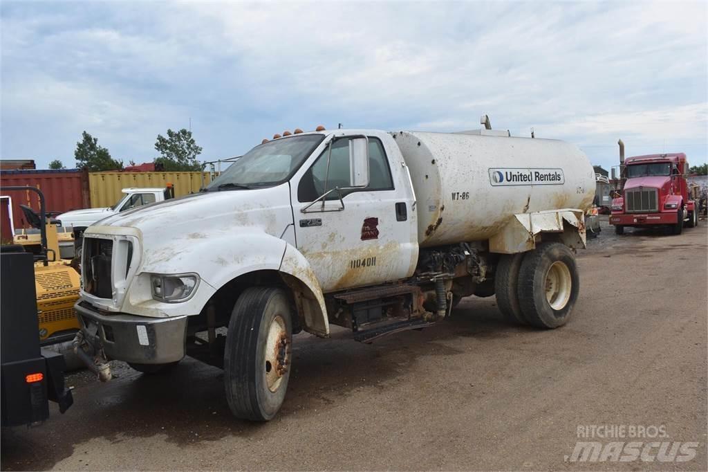 Ford F750 شاحنات ذات صهاريج