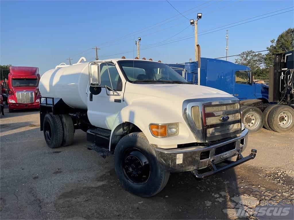 Ford F750 شاحنات ذات صهاريج