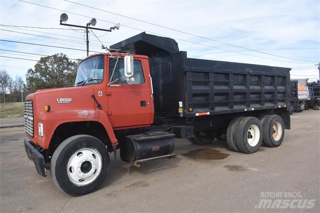 Ford L8000 شاحنات قلابة