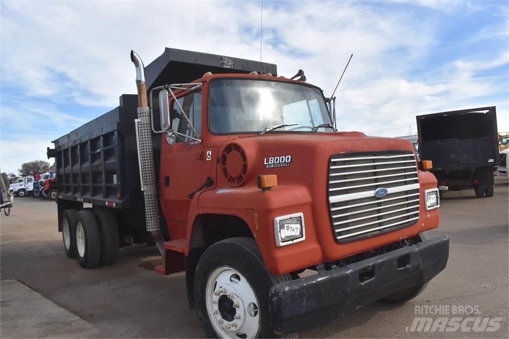 Ford L8000 شاحنات قلابة