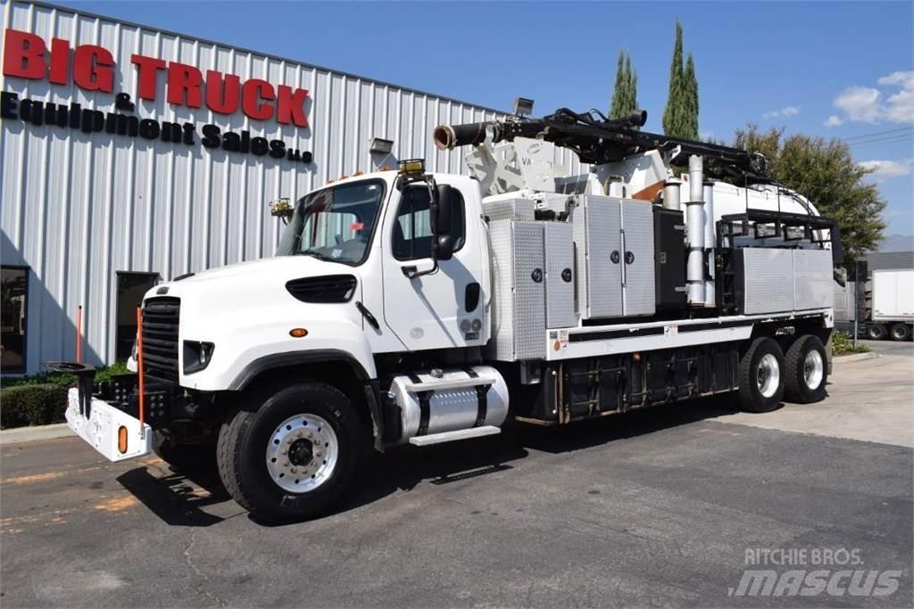 Freightliner 114SD شاحنات ذات صهاريج