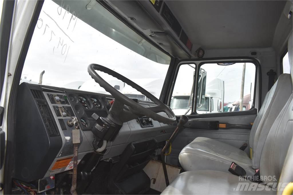 Freightliner FL70 شاحنات الرافعات