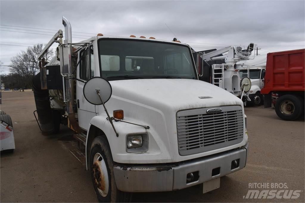 Freightliner FL70 شاحنات ذات صهاريج