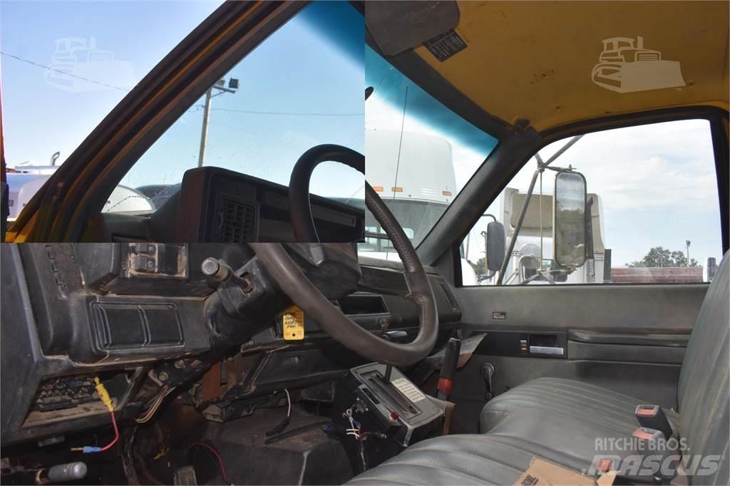 GMC TOPKICK C6500 شاحنات قلابة