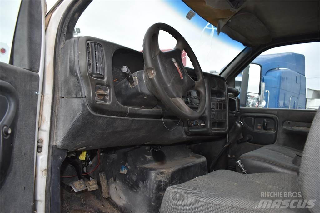 GMC TOPKICK C6500 شاحنات ذات صهاريج