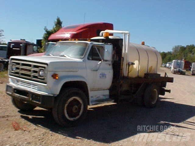 GMC TOPKICK C6500 شاحنات ذات صهاريج