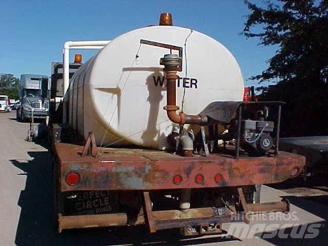 GMC TOPKICK C6500 شاحنات ذات صهاريج