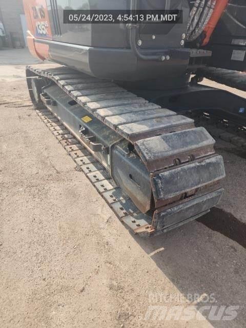 Hitachi ZX135US-6 حفارات زحافة