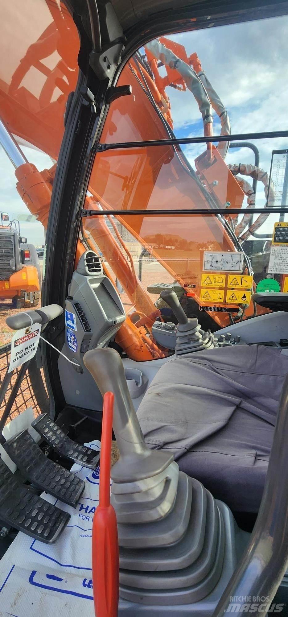 Hitachi ZX135US-6 حفارات زحافة