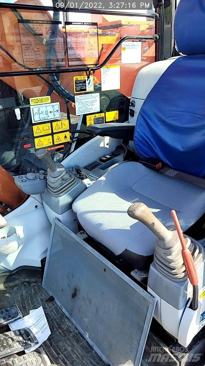 Hitachi ZX225US-6 حفارات زحافة