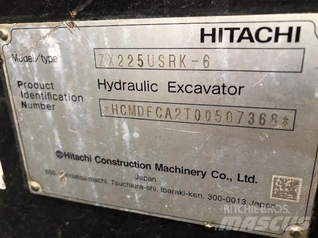 Hitachi ZX225USRK-6 حفارات زحافة