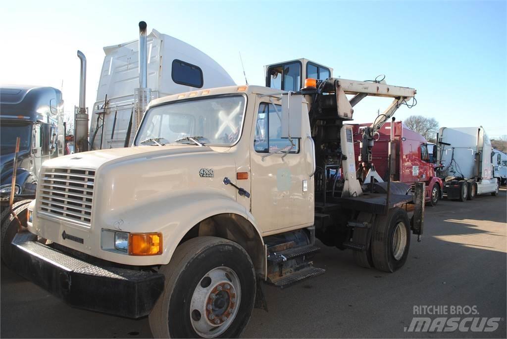 International 4700 شاحنات الرافعات