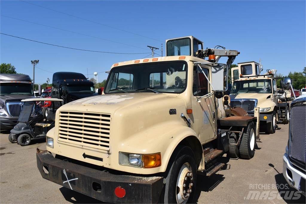 International 4700 شاحنات الرافعات