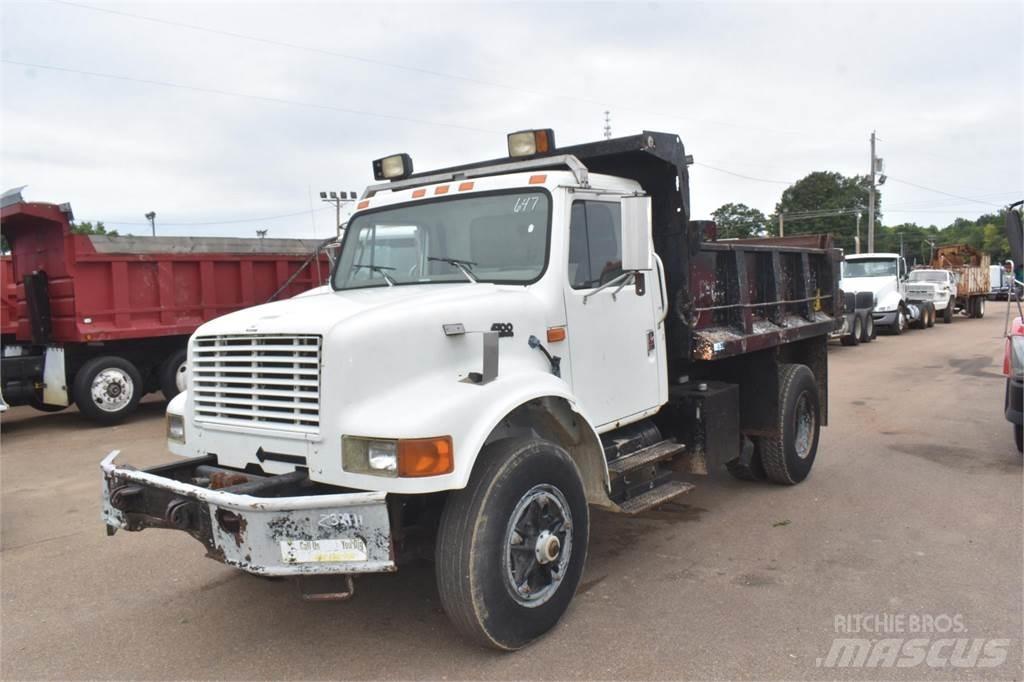 International 4700 شاحنات قلابة