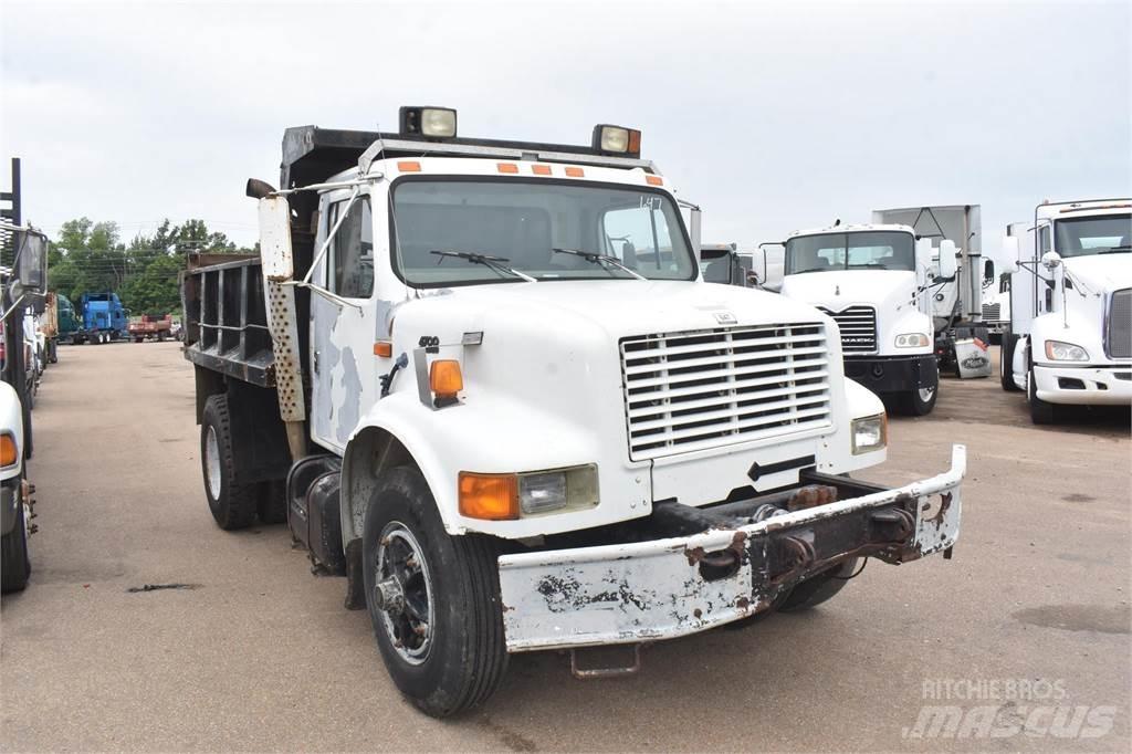 International 4700 شاحنات قلابة