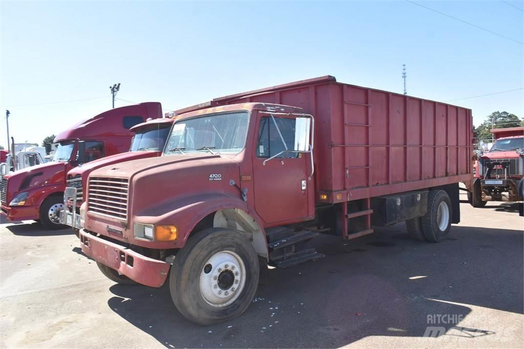 International 4700 شاحنات قلابة