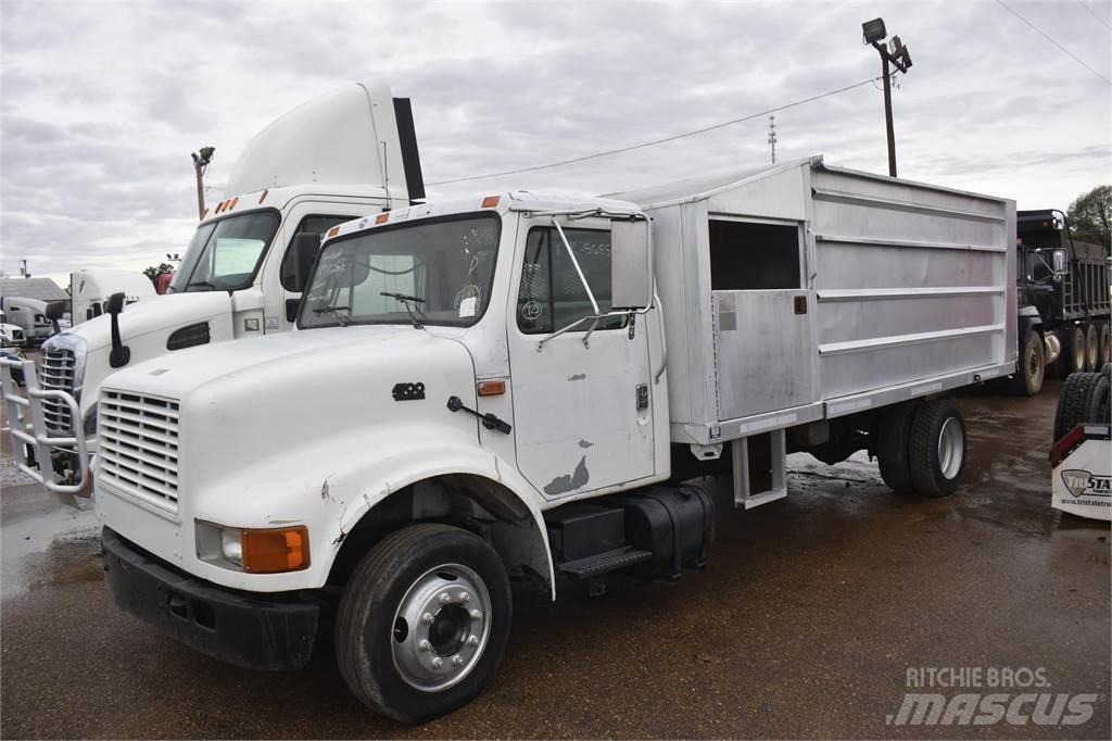 International 4700 شاحنات قلابة