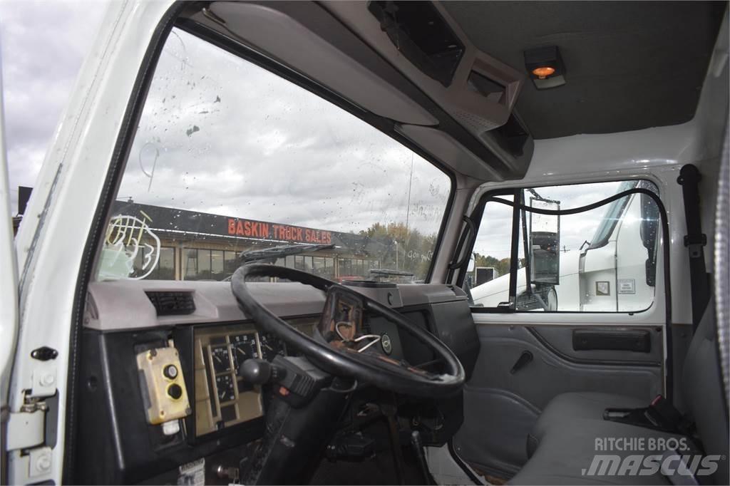 International 4700 شاحنات قلابة