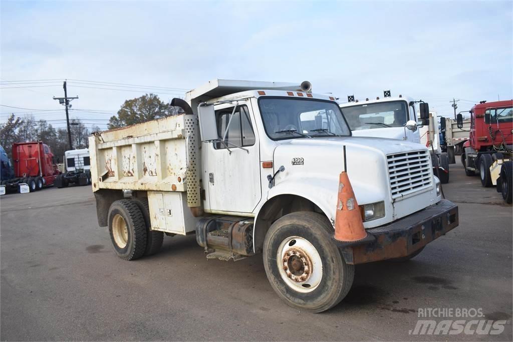 International 4700 شاحنات قلابة