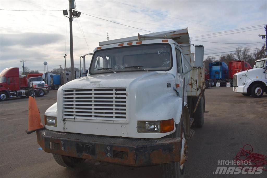 International 4700 شاحنات قلابة