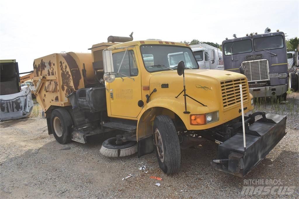 International 4700 شاحنات كاسحة