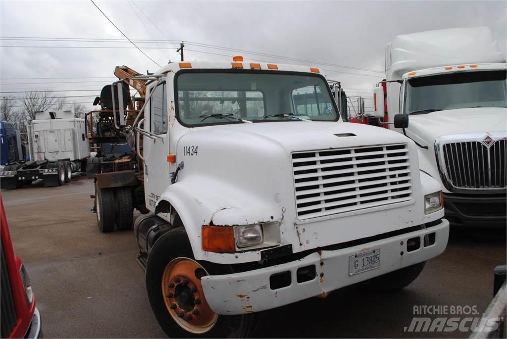 International 4700 شاحنات الرافعات