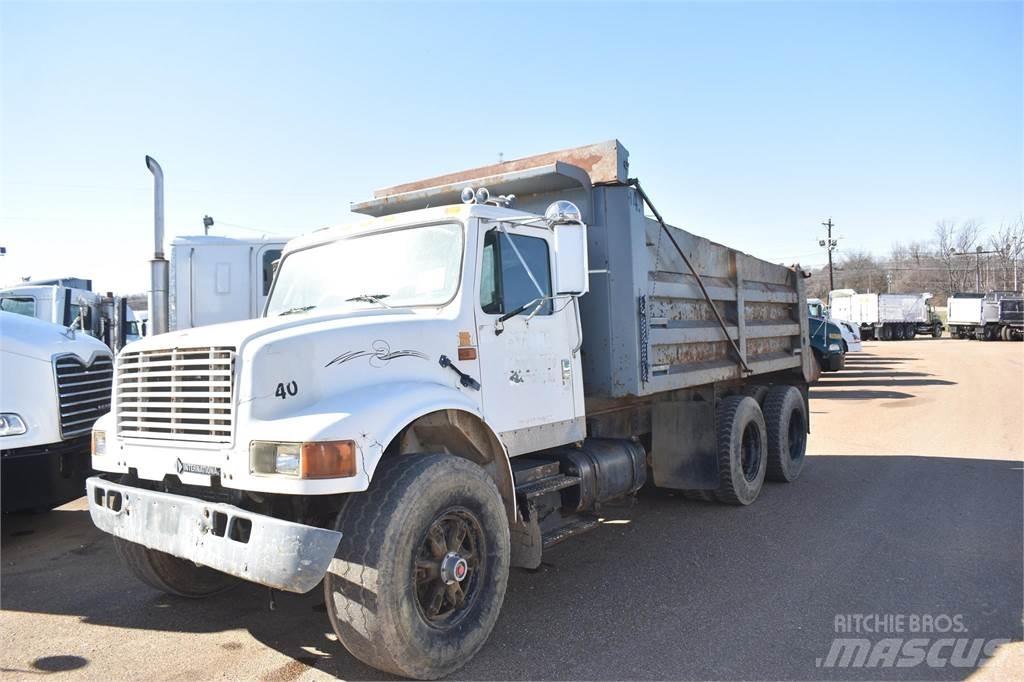 International 4900 شاحنات قلابة