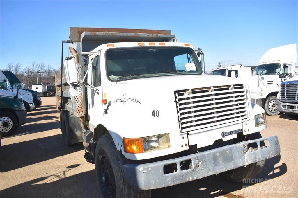 International 4900 شاحنات قلابة