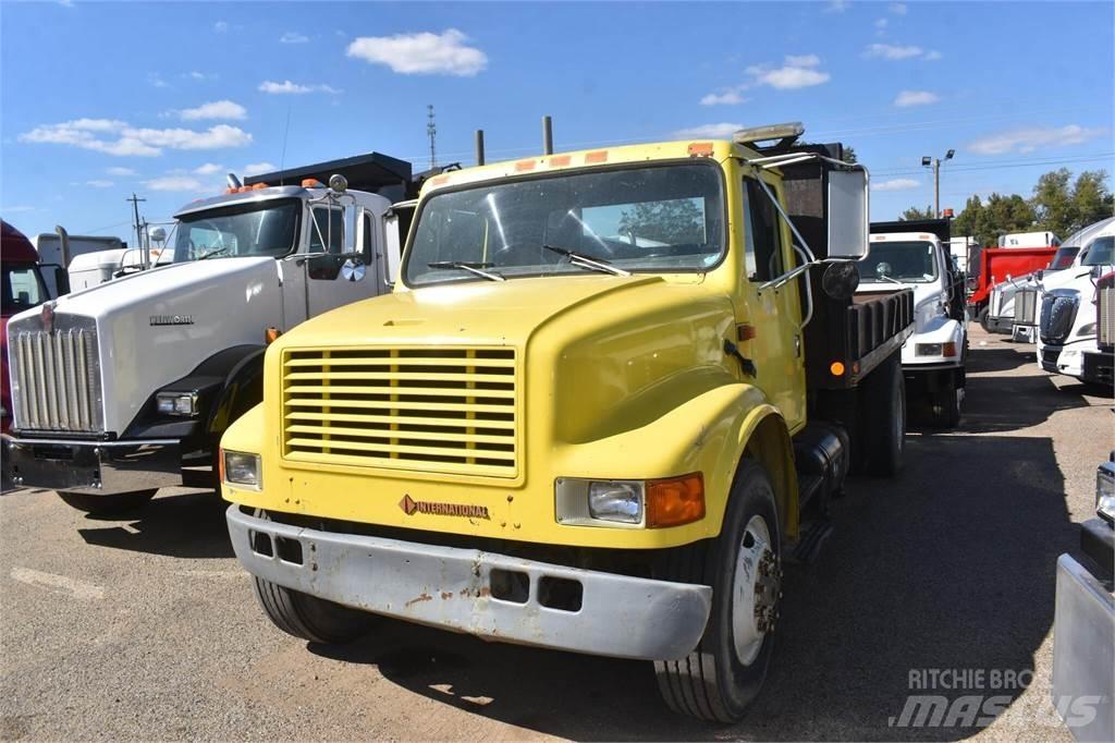 International 4900 شاحنات قلابة