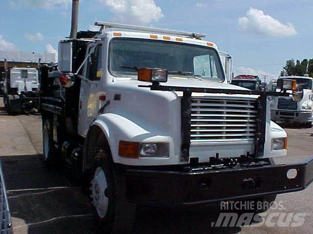 International 4900 شاحنات قلابة