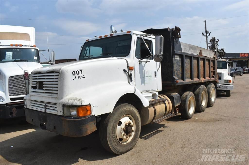 International 8200 شاحنات قلابة