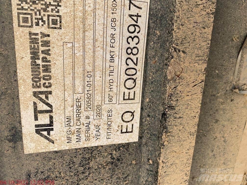 JCB 131X LC حفارات زحافة